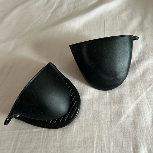 NWOT Silicone Oven Mitts - Picture 5 of 5